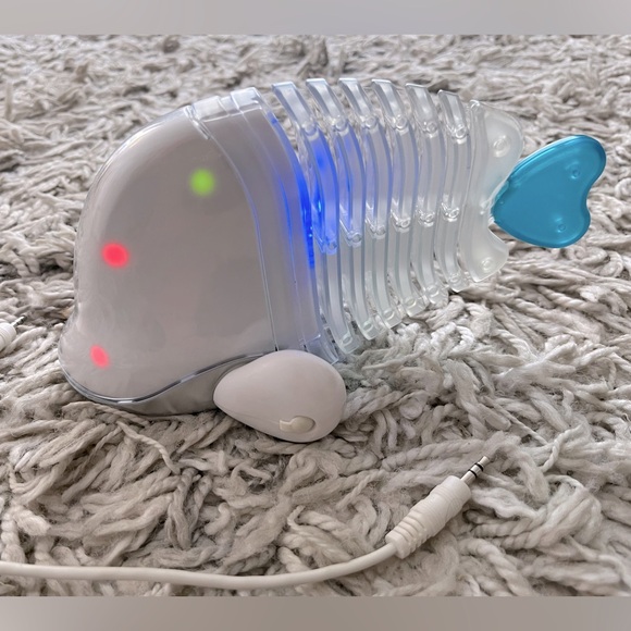 iFish 2006 Vtg light up dance fish HASBRO speaker TESTED  Y2K Frutiger Aero - Picture 1 of 6